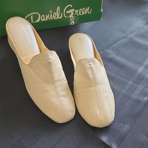 Cream Slippers with Textured Design and Slip-On Style
